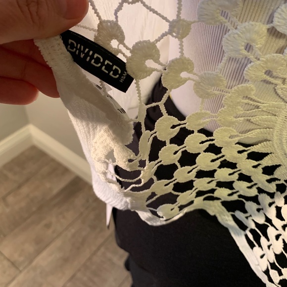 H&M Sleeveless white top,  crocheted back size 10 - Picture 3 of 4
